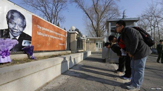 Wellwishers outside South African embassy in Beijing