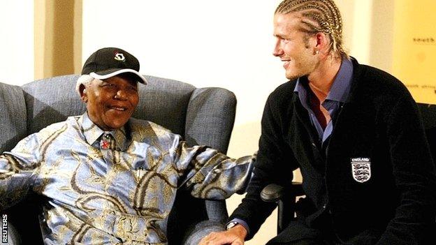 Nelson Mandela with David Beckham in 2003