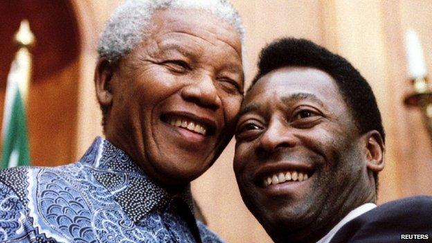 South African President Nelson Mandela (left) and Brazilian Sport Minister and former soccer player Pele smile for photographers at the Union Buildings in Pretoria on 24 March, 1995