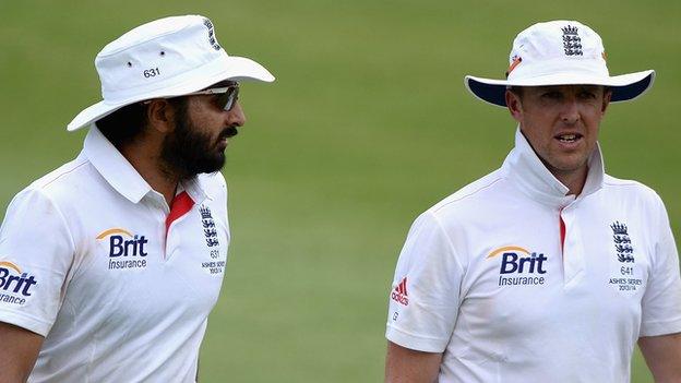 Monty Panesar and Graeme Swann