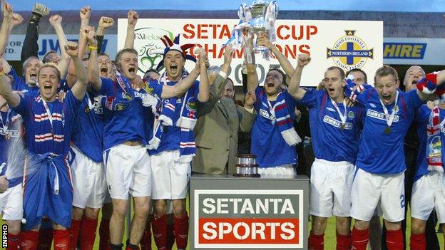 Linfield celebrate winning the inaugural Setanta Cup in 2005