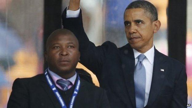 Thamsanqa Jantjie next to US President Barack Obama