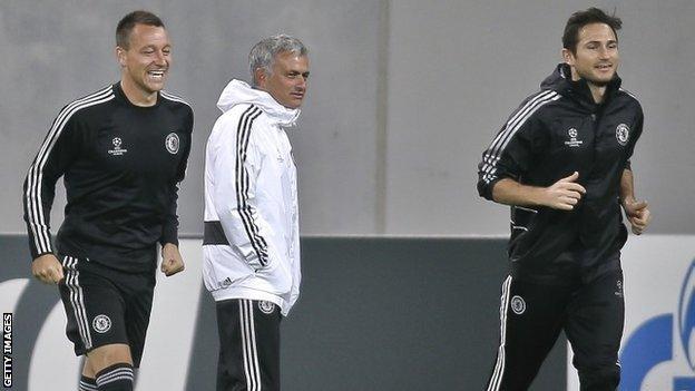 Chelsea's John Terry and Frank Lampard with manager Jose Mourinho