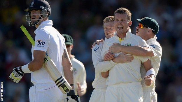 Peter Siddle dismisses Kevin Pietersen