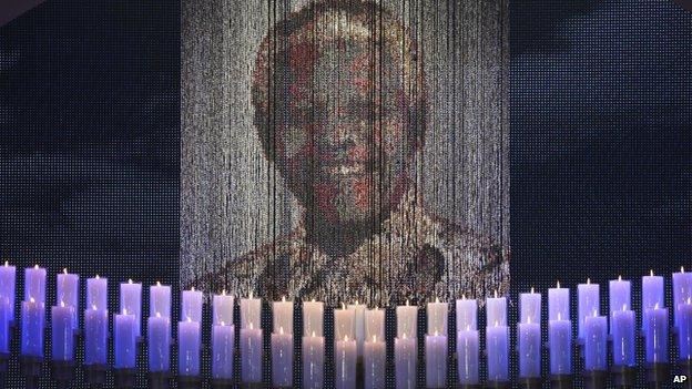 Candles illuminate a portrait of Nelson Mandela in Qunu. Photo: 15 December 2013