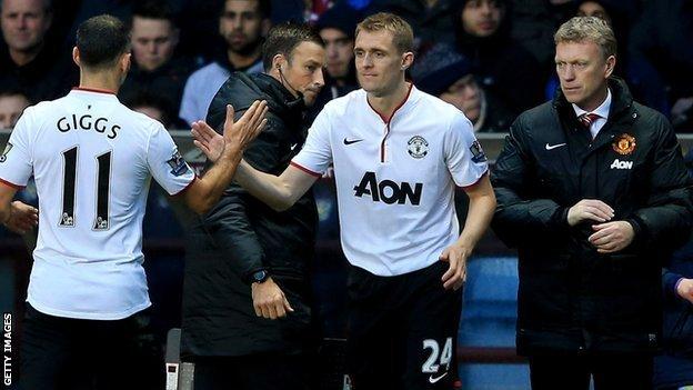 Manchester United midfielder Darren Fletcher (centre) comes on after 70 minutes against Aston Villa