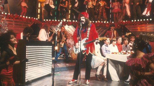 Roy Wood and choir