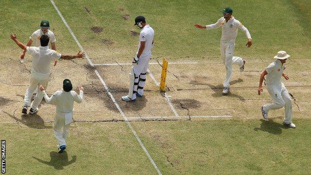 Australia celebrate regaining the Ashes as James Anderson is the last man out