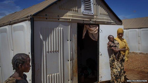 Solar-panelled shelter