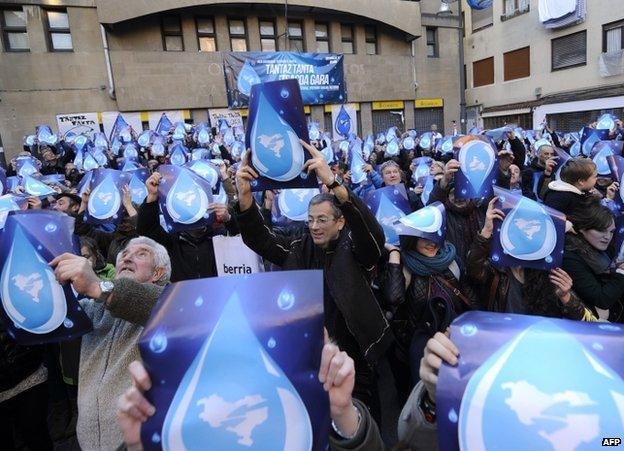 Protesters in the northern Spanish Basque village of Durango call for the repatriation of Eta prisoners, 7 December