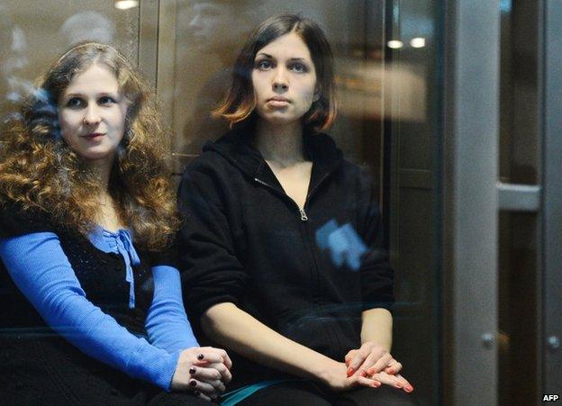 Pussy Riot's Maria Alyokhina and Nadezhda Tolokonnikova in court in Moscow, 10 October 2012