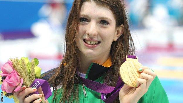 Bethany Firth with her Paralympic gold medal