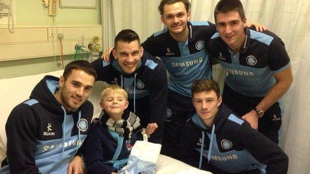 Wycombe squad visit Wexham Park hospital