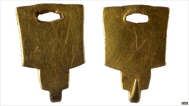 Post-medieval gold dress fastener