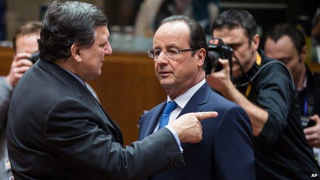 French President Francois Hollande, right, talks with European Commission President Jose Manuel Barroso, 20 Dec 13