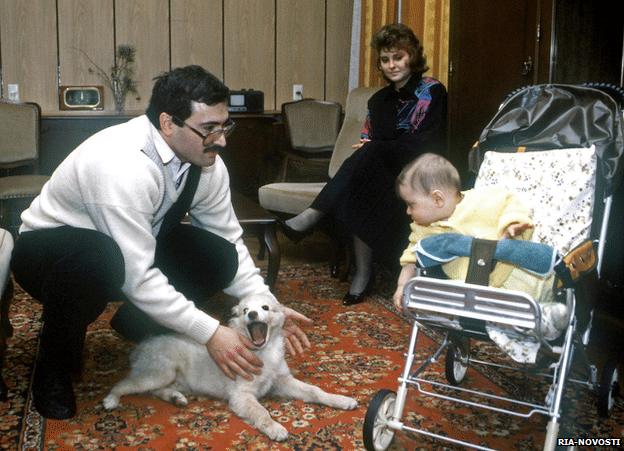 Mikhail Khodorkovsky at home with his family, October 1992.