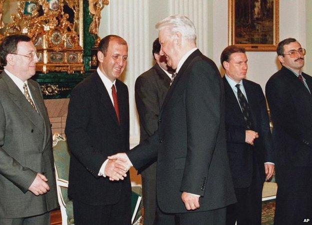 Mikhail Khodorkovsky (first from the right) meeting Boris Yeltsin (centre) along with other tycoons at the Kremlin, 2 June 1998