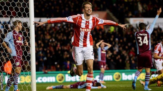 Peter Crouch scores to put Stoke 2-1 up against Aston Villa