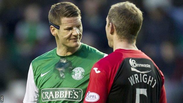 Hibernian defender Michael Nelson has words with Frazer Wright