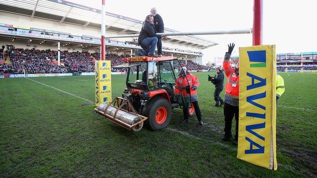 Broken crossbar at Kingsholm