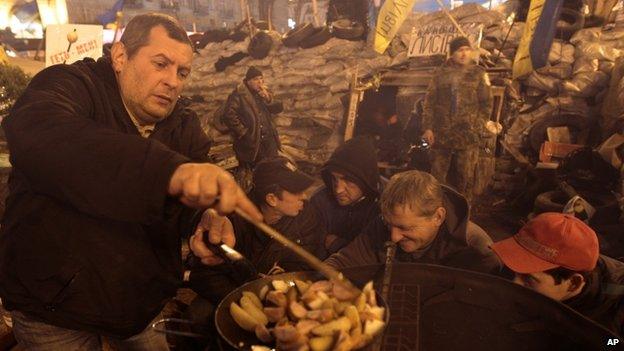 Protesters fries potatoes on Independence Square - 22 December