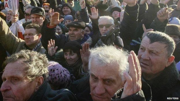 Protesters vote with hands - 22 December