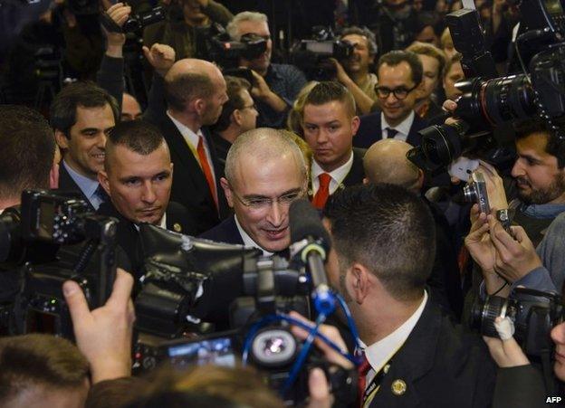 Journalists crowd around Mikhail Khodorkovsky in Berlin, 22 December