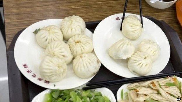 An order of food similar to what Chinese President Xi Jinping ate a day before is seen on a table after it was ordered by tourists from Guangdong province at the Qing-Feng Steamed Dumpling Shop in Beijing, China (29 December 2013)