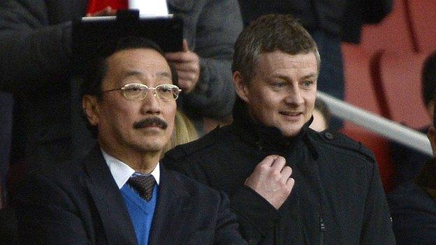 Ole Gunnar Solskjaer with Vincent Tan