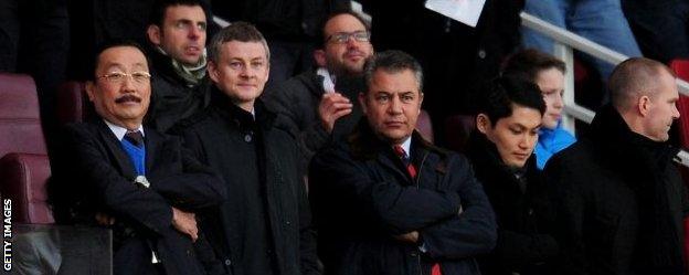 Ole Gunnar Solskjaer with Vincent Tan