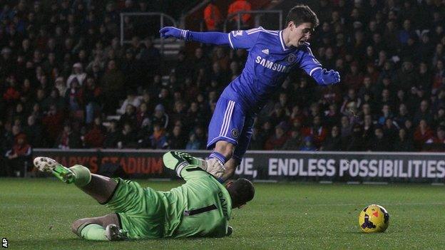 Chelsea player Oscar takes a dive