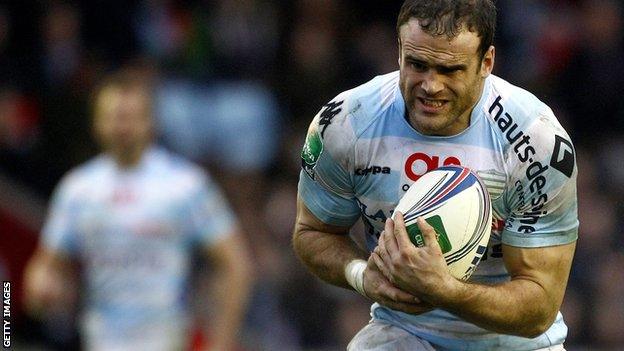 Jamie Roberts in action for Racing Metro