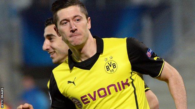 Robert Lewandowski promises to give his all to Borussia Dortmund before joining Bayern Munich.