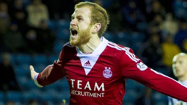 Mark Reynolds celebrates for Aberdeen