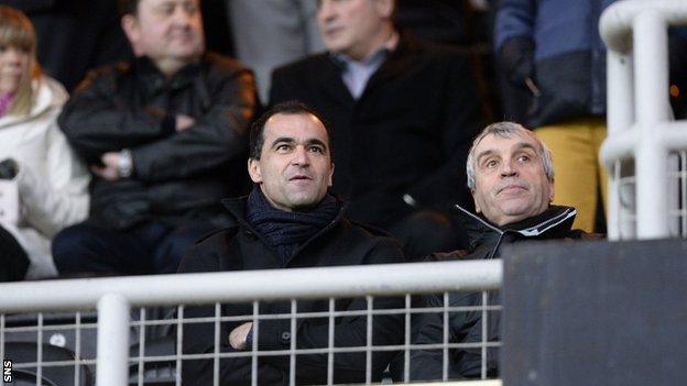 Everton manager Roberto Martinez (left) and chief scout Kevin Reeves at Tannadice on Sunday