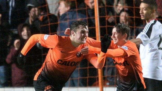 Dundee Utd's John Souttar (left) celebrates with team-mate Ryan Gauld