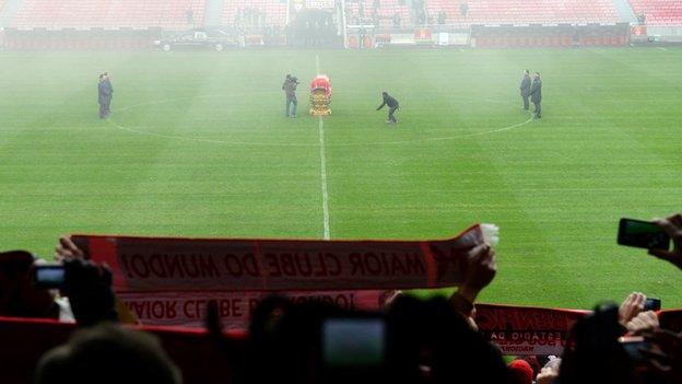 Eusebio honoured at Benfica's Luz stadium.