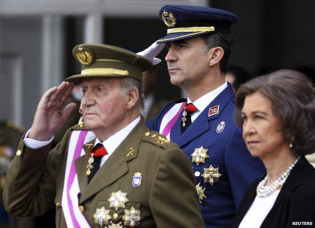 King Juan Carlos (left), Crown Prince Felipe and Queen Sofia at the royal palace in Madrid, 6 January