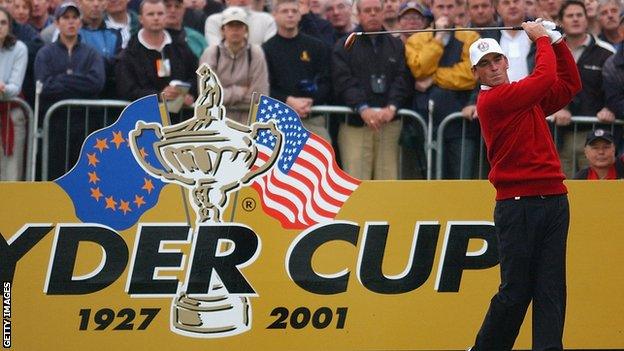 Thomas Bjorn playing at the Ryder Cup in 2001