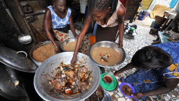 Women prepare rice and fish at a Dakar restauarant, Senegal (File photo 2008)