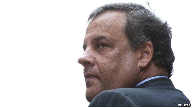 New Jersey Governor Chris Christie looks over his shoulder during an event in Newark (3 September 2013)