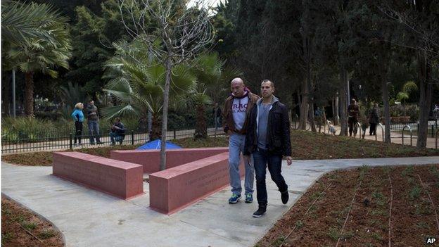 Tel Aviv unveils first memorial to gay Holocaust victims - BBC News