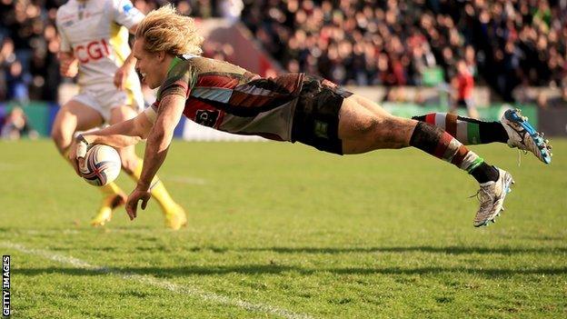 Matt Hopper dives over to score for Harlequins