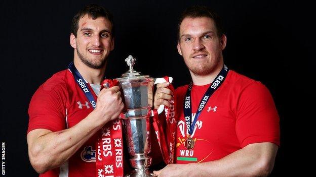 Sam Warburton and Gethin Jenkins celebrate Wales' 2013 Six Nations success