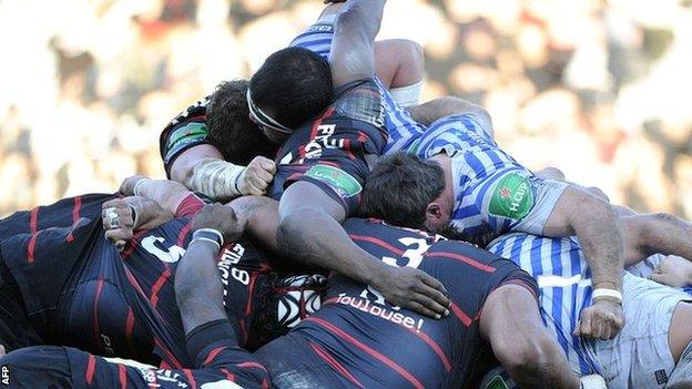 Toulouse and Saracens contest a scrum