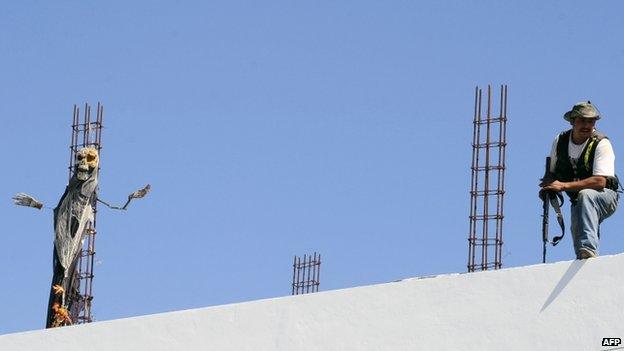 A vigilante in Nueva Italia on 13 January, 2014