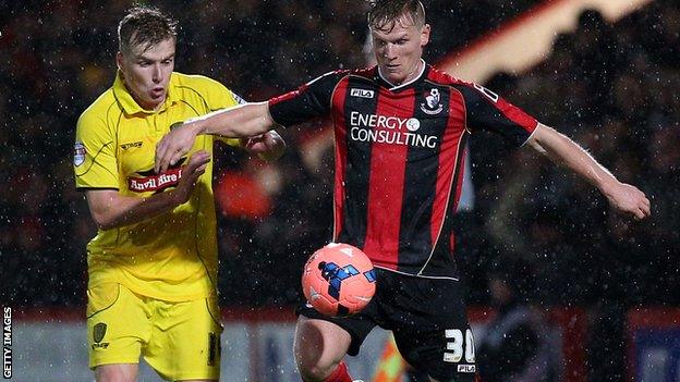 Matt Ritchie holds off the challenge of Damien McCrory