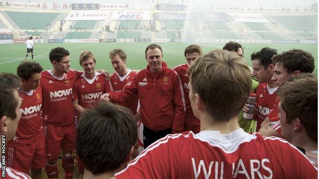 Bobby Crutchley speaks to England team