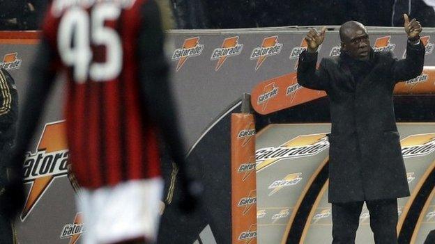 AC Milan coach Clarence Seedorf shows the thumbs up to his players after Mario Balotelli, left, scored a penalty