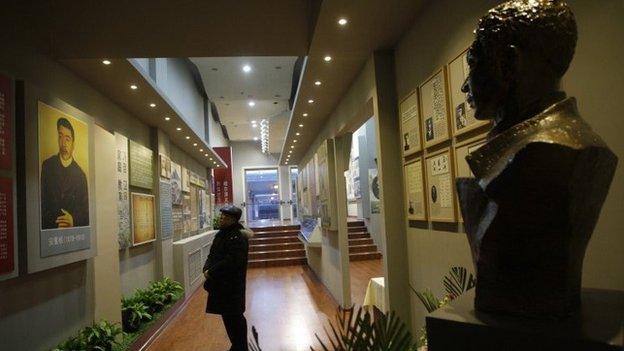 This picture taken on January 19, 2014 shows a Chinese visitor looking at exhibits at a memorial in Harbin, north-eastern China"s Heilongjiang province, to honour Ahn Jung-Geun